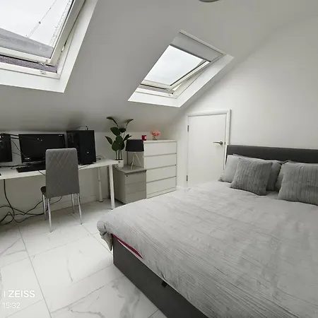 Shared House - 10 Mins From Piccadilly Station/Man Uni/O2 Apollo Apartment Manchester Exterior photo