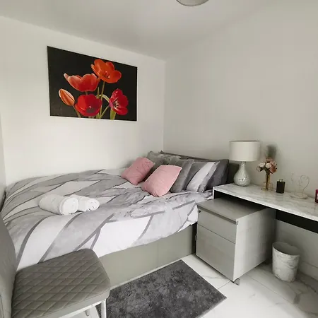 Shared House - 10 Mins From Piccadilly Station/Man Uni/O2 Apollo Apartment Manchester Exterior photo